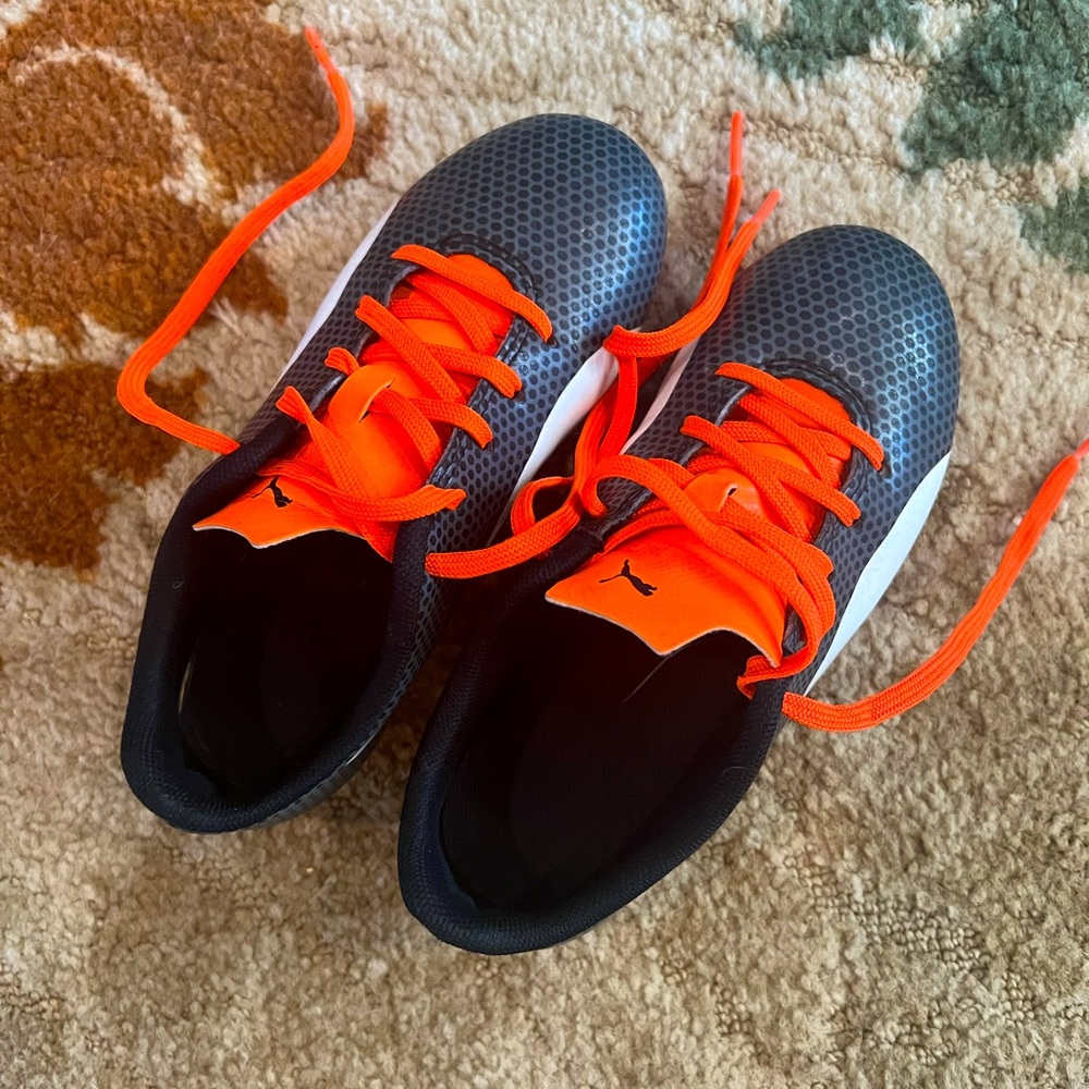 Little boys size 13 Puma soccer cleats. Used in great condition.